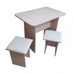 Кухонный стол ЛДСП + 2 табурета в Качканаре - kachkanar.mebel24.online | фото 1